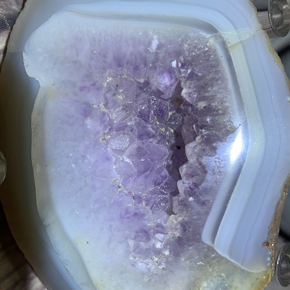 Amethyst geode with stand - Picture 4 of 6